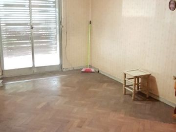 VENTA. Departamento 3 ambientes. A mejorar. Centro Comercial. Villa Celina.