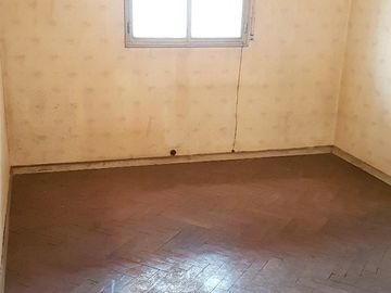 VENTA. Departamento 3 ambientes. A mejorar. Centro Comercial. Villa Celina.