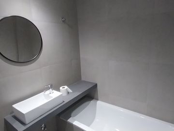Alquiler Monoambiente con balcon, esp lavarropas, cocina a gas!!! Apto prof