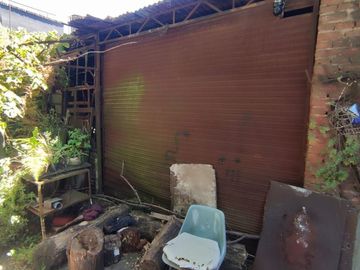 VENTA CASA Y LOCAL A RECICLAR  EN VILLA ADELINA