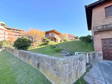 Chalet en venta c/ cochera en Zona Centro