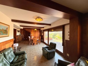 Chalet en venta c/ cochera en Zona Centro