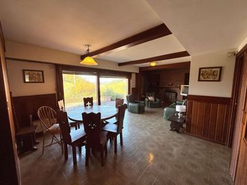 Chalet en venta c/ cochera en Zona Centro