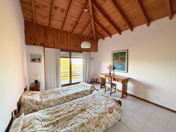 Chalet en venta c/ cochera en Zona Centro