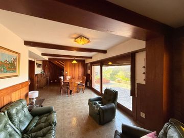 Chalet en venta c/ cochera en Zona Centro