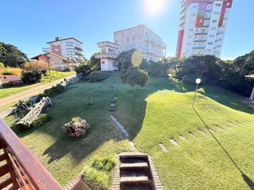 Chalet en venta c/ cochera en Zona Centro