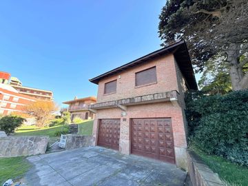 Chalet en venta c/ cochera en Zona Centro
