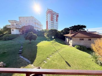 Chalet en venta c/ cochera en Zona Centro