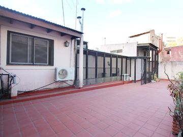 Venta CASA 6 AMBIENTES con Gran terraza Paternal