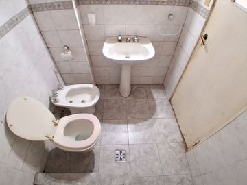 DEPARTAMENTO 3 AMB EN VENTA FLORES CON BALCON