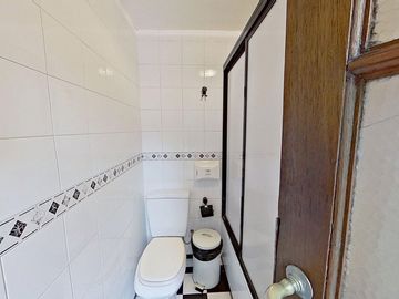 VENTA con RENTA  3 amb y 1/2 - Monserrat
