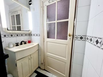 VENTA con RENTA  3 amb y 1/2 - Monserrat