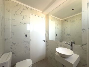 3 amb estrenar con balcón. Cochera Full amenities