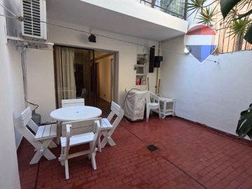 Recoleta. Alquiler monoambiente amoblado c/ patio.
