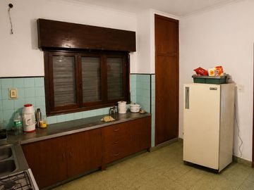 CASA EN VENTA BERISSO 3 DORMITORIOS Y COCHERA