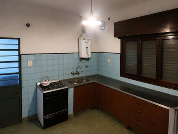 CASA EN VENTA BERISSO 3 DORMITORIOS Y COCHERA