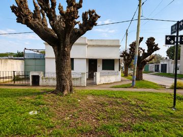 CASA EN VENTA BERISSO 3 DORMITORIOS Y COCHERA
