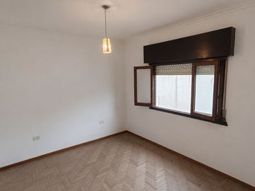 CASA EN VENTA BERISSO 3 DORMITORIOS Y COCHERA