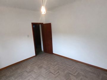 CASA EN VENTA BERISSO 3 DORMITORIOS Y COCHERA
