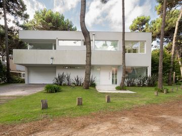 VENTA CASA 5 AMBIENTES PINAMAR NORTE