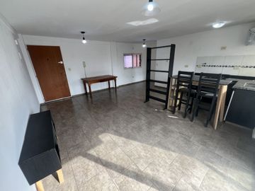 DEPARTAMENTO  2 AMBIENTES AL FRENTE CON BALCON