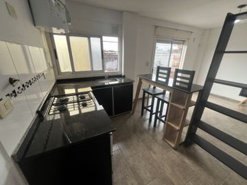 DEPARTAMENTO  2 AMBIENTES AL FRENTE CON BALCON