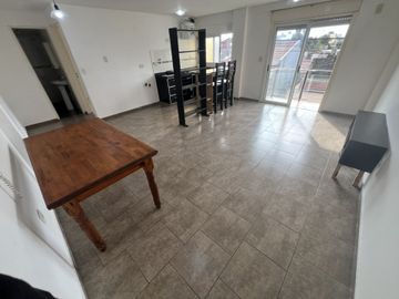 DEPARTAMENTO  2 AMBIENTES AL FRENTE CON BALCON