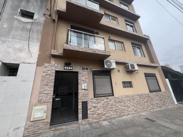 DEPARTAMENTO  2 AMBIENTES AL FRENTE CON BALCON
