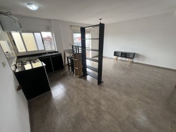 DEPARTAMENTO  2 AMBIENTES AL FRENTE CON BALCON
