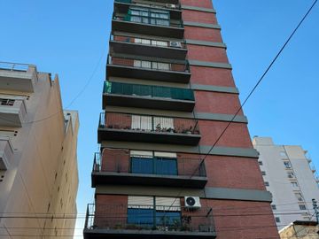 DEPARTAMENTO 3 AMBIENTES CON BALCÓN Y COCHERA