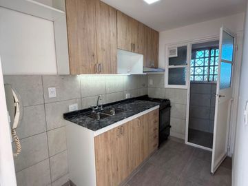 DEPARTAMENTO 3 AMBIENTES CON BALCÓN Y COCHERA