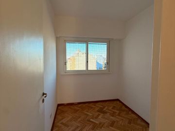 DEPARTAMENTO 3 AMBIENTES CON BALCÓN Y COCHERA