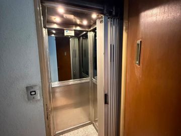 DEPARTAMENTO 3 AMBIENTES CON BALCÓN Y COCHERA