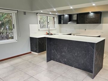 CASA 5 AMBIENTES EN VENTA EN BARRIO VALDEVEZ