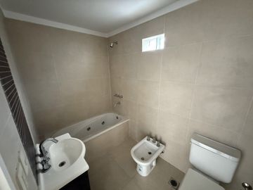 VENTA DEPARTAMENTO 2 AMB A ESTRENAR BALCON FLORES