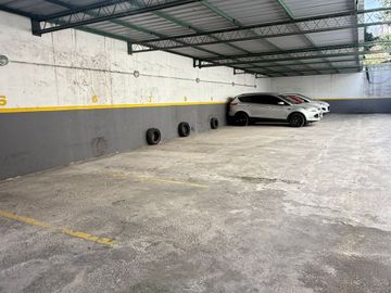 VENTA COCHERA TECHADA FLORESTA