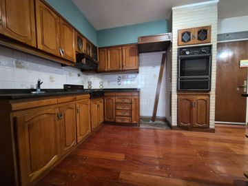 Vende depto 4 amb, dep baulera y cochera en Flores