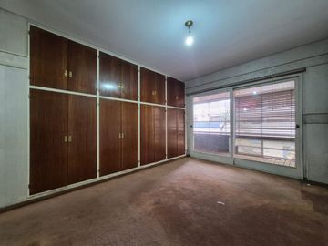 Vende depto 4 amb, dep baulera y cochera en Flores
