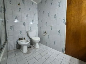 Vende depto 4 amb, dep baulera y cochera en Flores