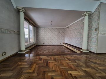 Vende depto 4 amb, dep baulera y cochera en Flores