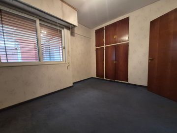 Vende depto 4 amb, dep baulera y cochera en Flores
