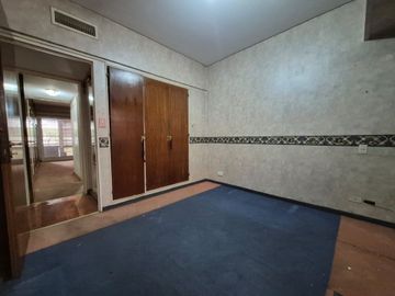 Vende depto 4 amb, dep baulera y cochera en Flores