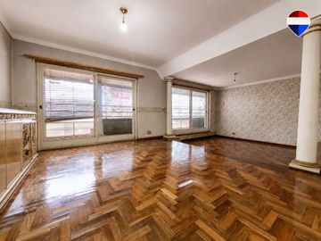 Vende depto 4 amb, dep baulera y cochera en Flores