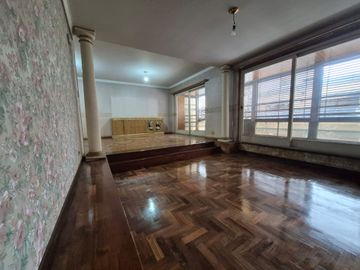 Vende depto 4 amb, dep baulera y cochera en Flores