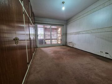 Vende depto 4 amb, dep baulera y cochera en Flores