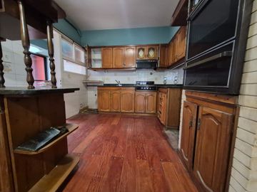 Vende depto 4 amb, dep baulera y cochera en Flores