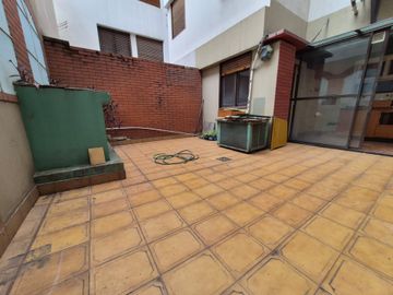 Vende depto 4 amb, dep baulera y cochera en Flores