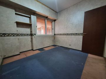 Vende depto 4 amb, dep baulera y cochera en Flores