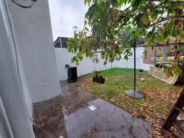 VENTA CASA 5 AMB EN HURLINGHAM C/ JARDIN Y COCHERA