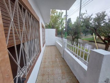 VENTA CASA 5 AMB EN HURLINGHAM C/ JARDIN Y COCHERA